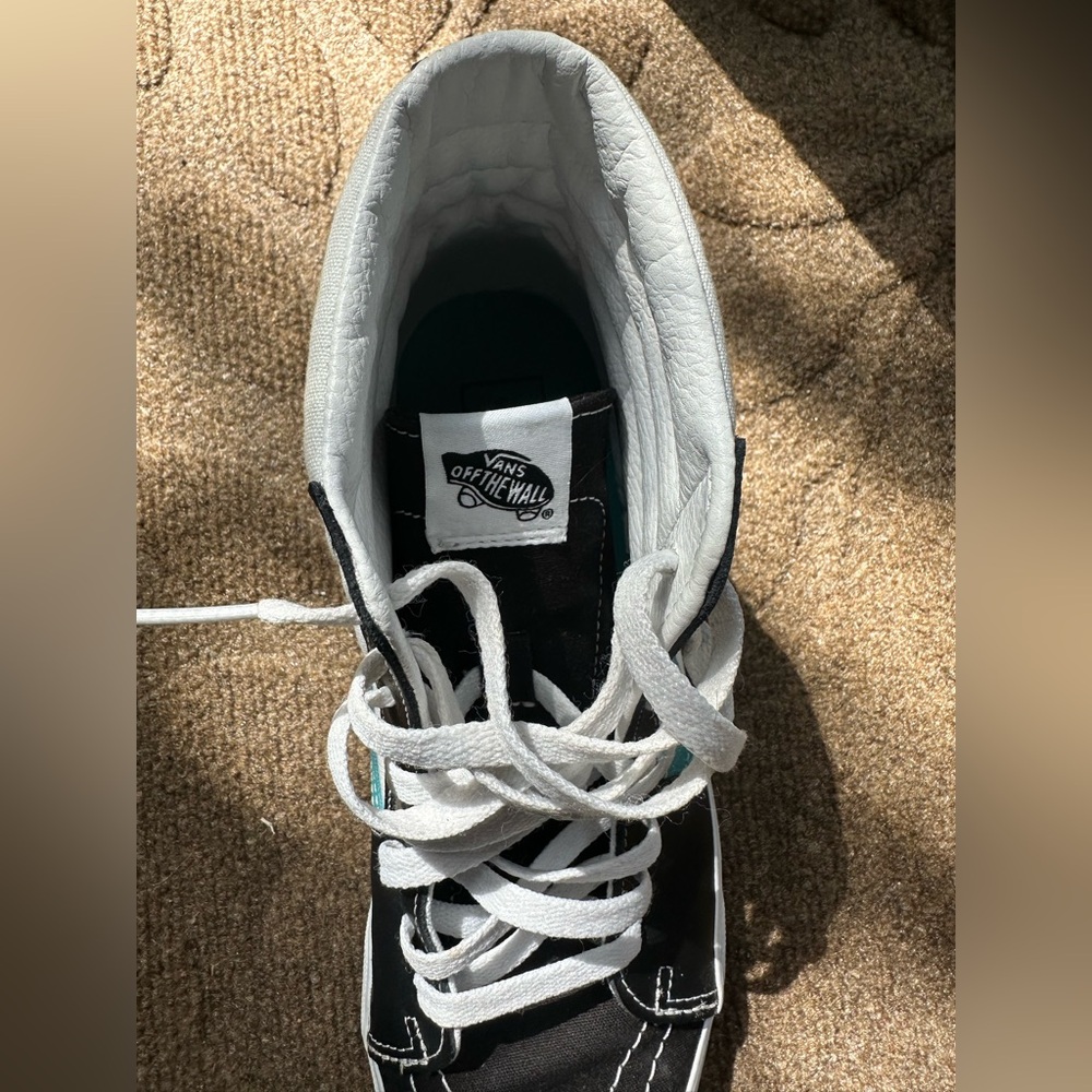 Vans Men’s Sport SK8-Hi Skate Shoes Sneakers White/Black VN0A5JMJ93U
US9,5 - Picture 11 of 14